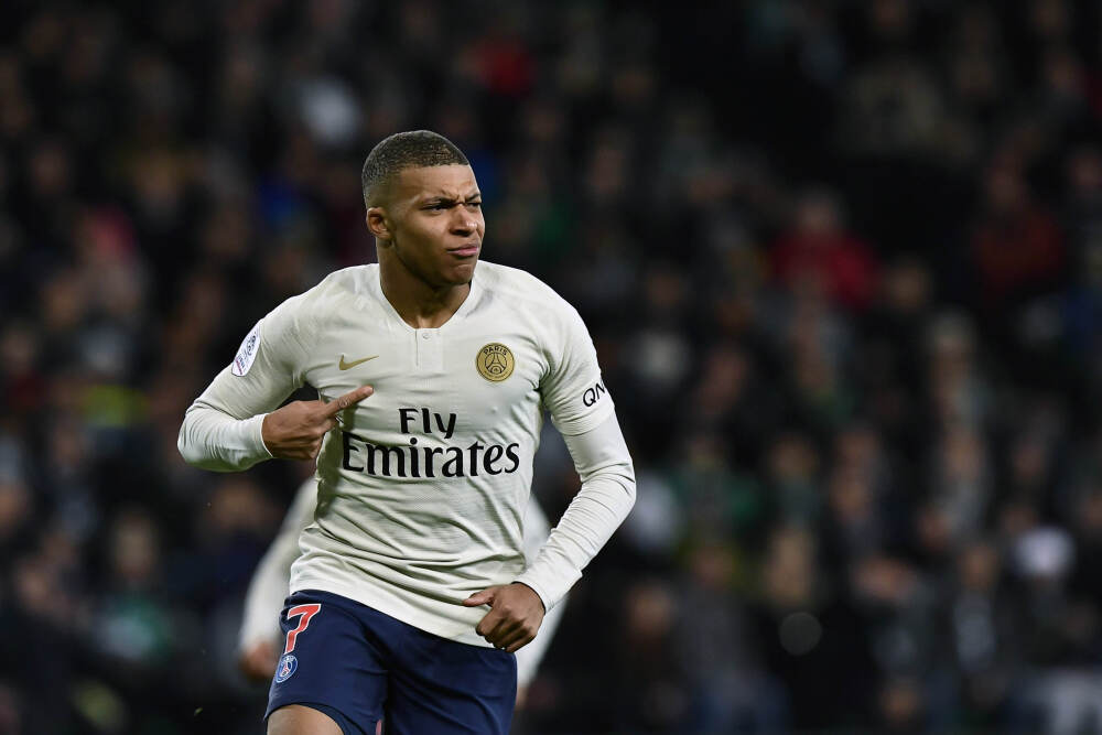 撩人不自知vs隐忍克制男